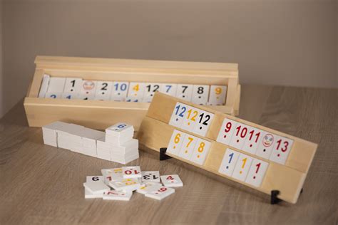 Rummikub - Ett strategiskt spel för alla åldrar!